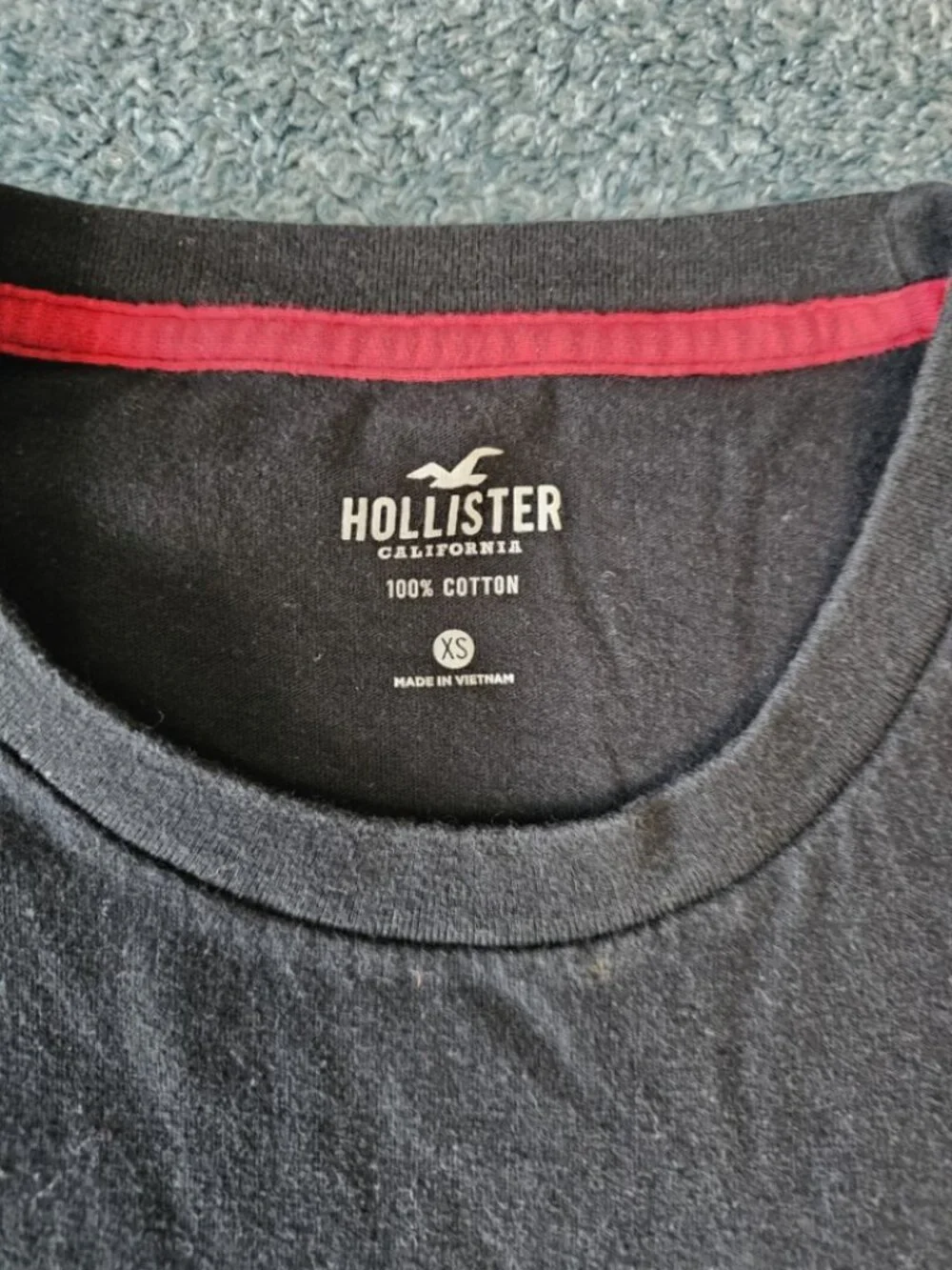 Hollister Black Red Graphic Long Sleeve T-Shirt Size XS - Picture 3 of 6